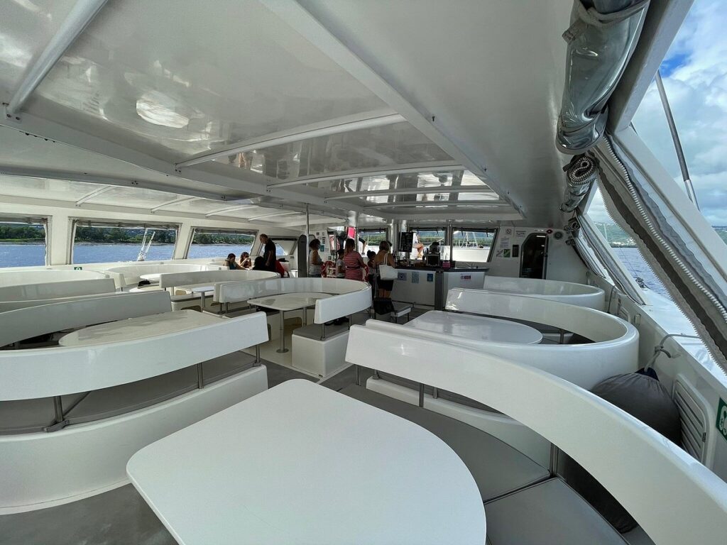 yacht de bourbon