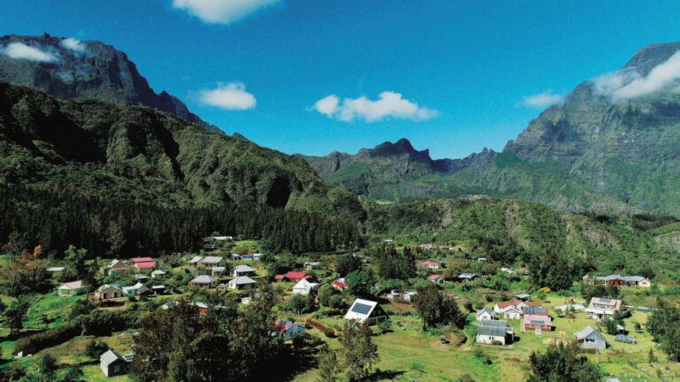 La Nouvelle ilet Mafate Col du Taibit cartedelareunion.fr © Serge Gelabert 1422x800 1