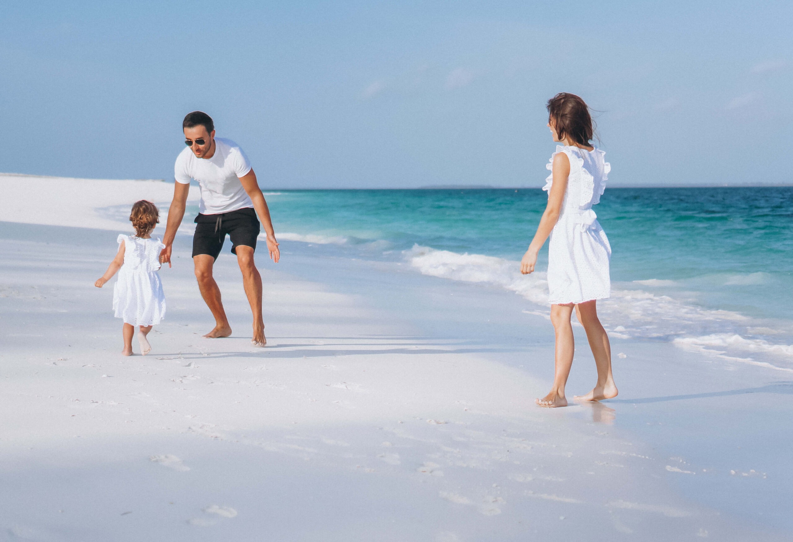 young family with little daugher vacation by ocean (1) (1)