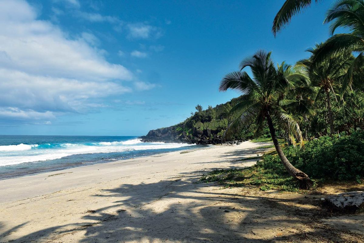 Plage de Grande Anse vagues cartedelareunion.fr © Serge Gelabert 1199x800