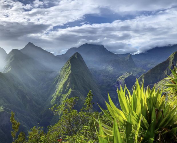 montagne mafate18 lever du soleil   credit irt   frog 974 photographies dts 12 2017 1920x960 1